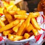 Entre Frites et chips : une fascinante histoire d’espièglerie